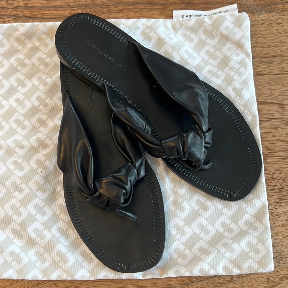 Diane vonFurstenberg knot leather sandals size 7 Eur 37 black